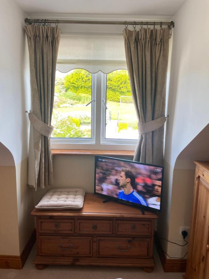 Cosy Rooms In A Stone Cottage Salthill Екстериор снимка